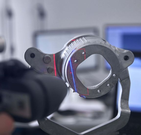 BRACCIO CON TESTA LASER